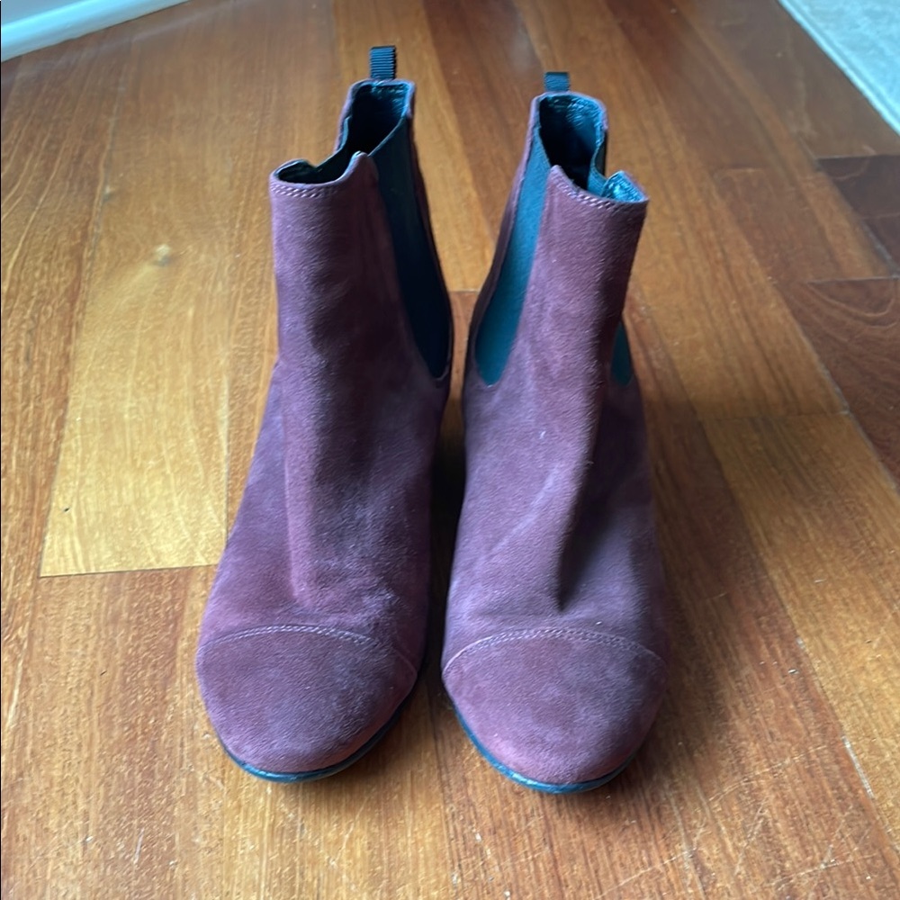 Boden Maroon Ankle Boots with Elastic Panels and Rounded Toe size 39